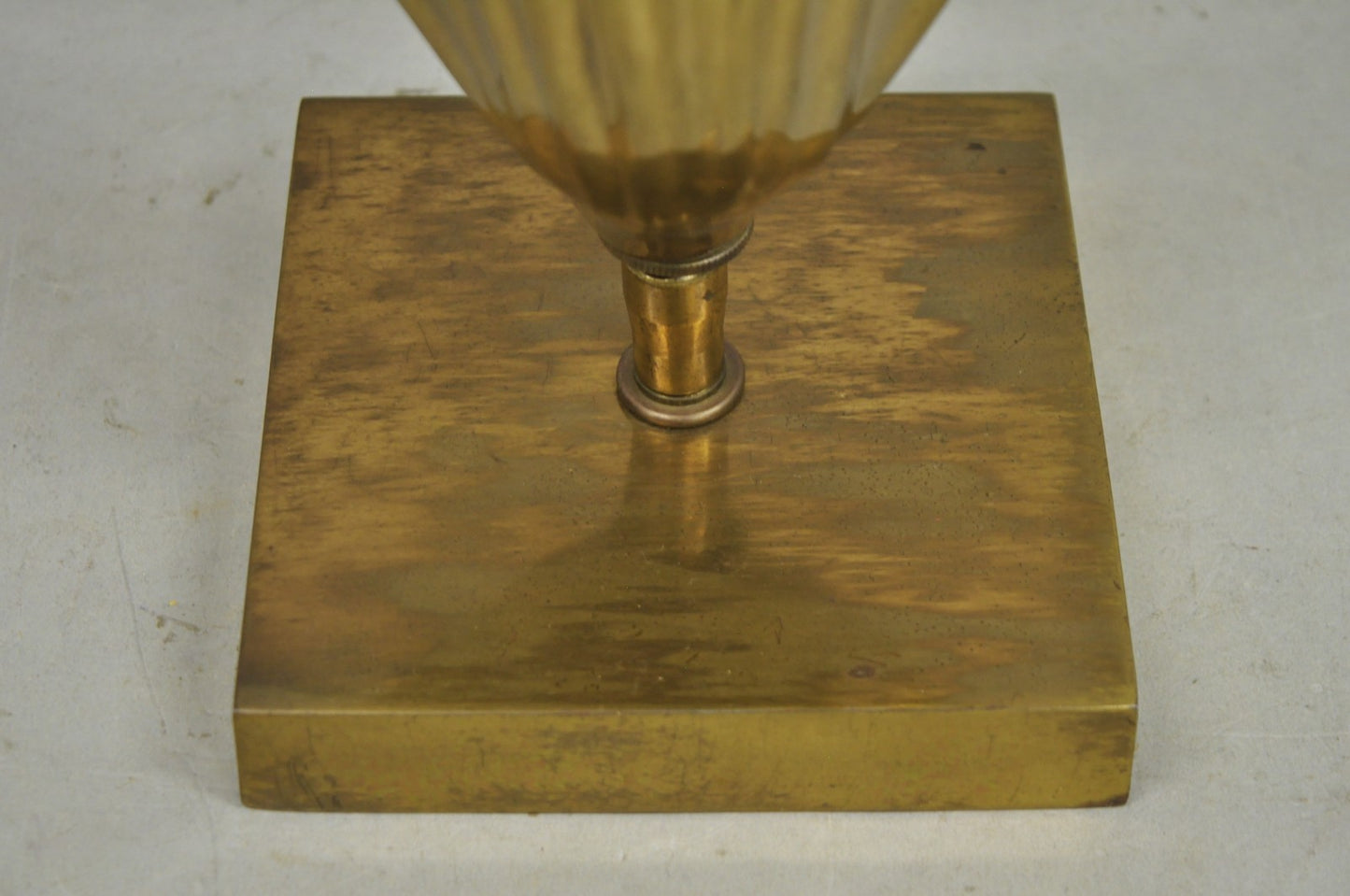 Vintage Chapman Hollywood Regency Burnished Brass Small Leaf Sconce Table Lamp