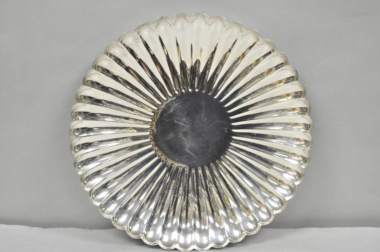 Reed & Barton 1853 Modern Silver Plated Scalloped 14" Round Dish Serving Platter