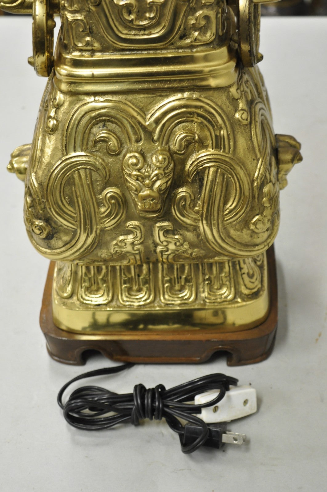 Vintage Chinese Figural Brass Bronze Wine Vessel Chinoiserie Hu Vase Table Lamp