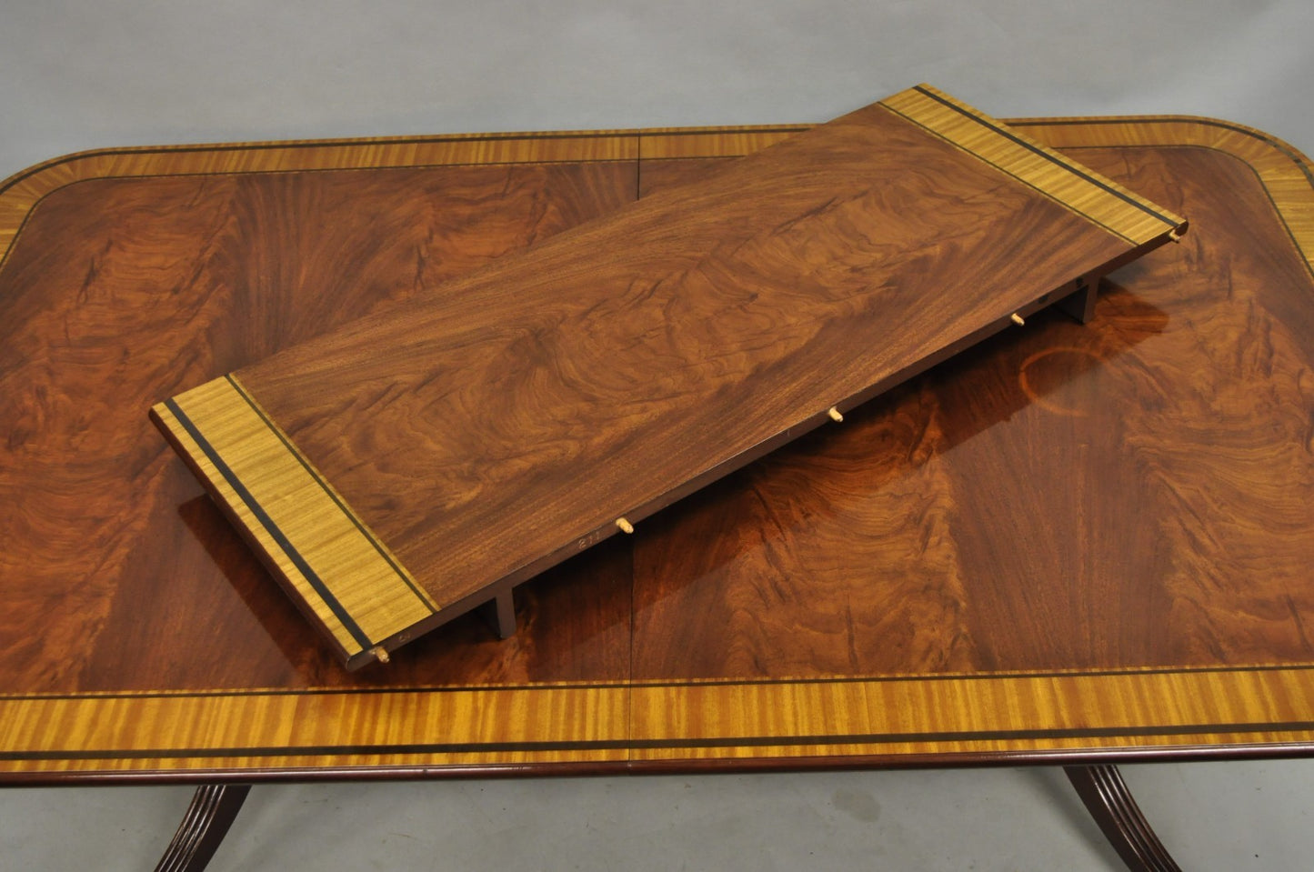 Baker Stately Homes Collection Georgian Duncan Phyfe Mahogany Dining Room Table
