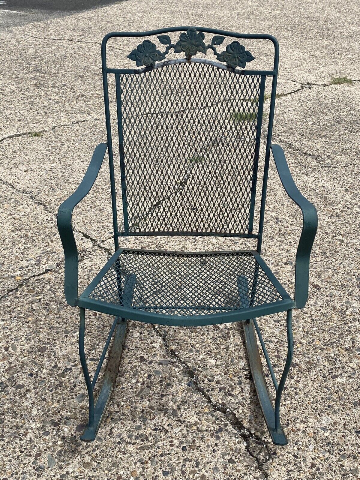 Vintage Wrought Iron Victorian Style Green Garden Patio Rocker Rocking Chair