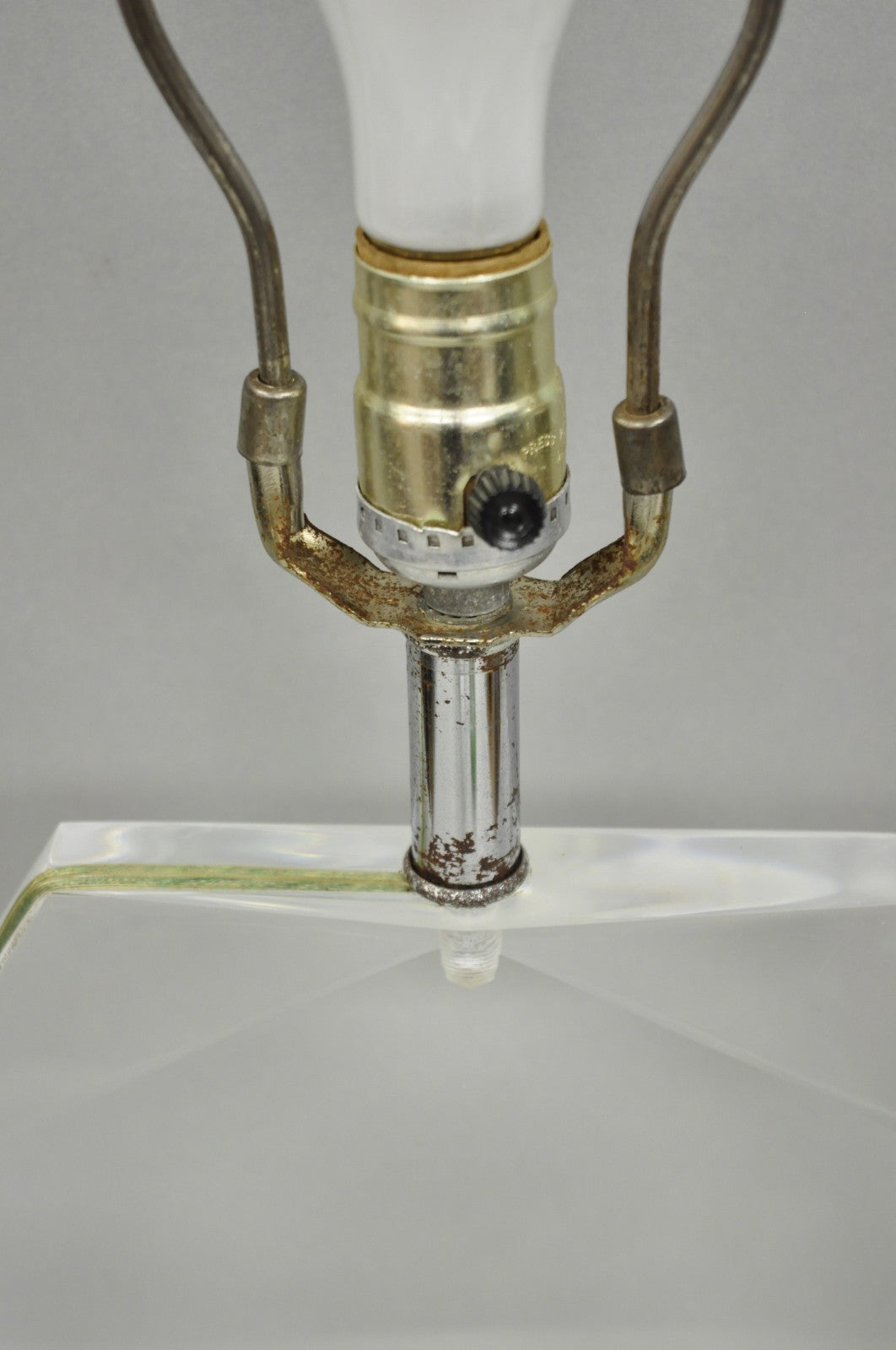 Vintage Mid Century Modern Faceted Hexagon Diamond Clear Lucite Table Lamp