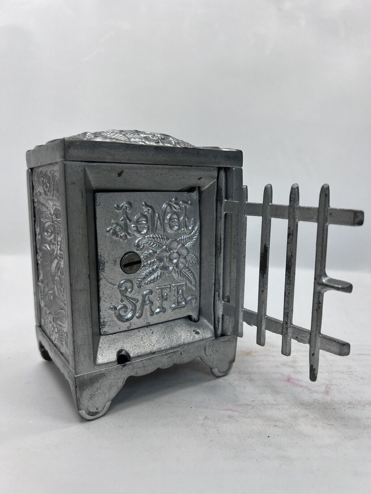 Rare Vintage J.E. Stevens Jewel Bank Cast Iron Safe (With Key)