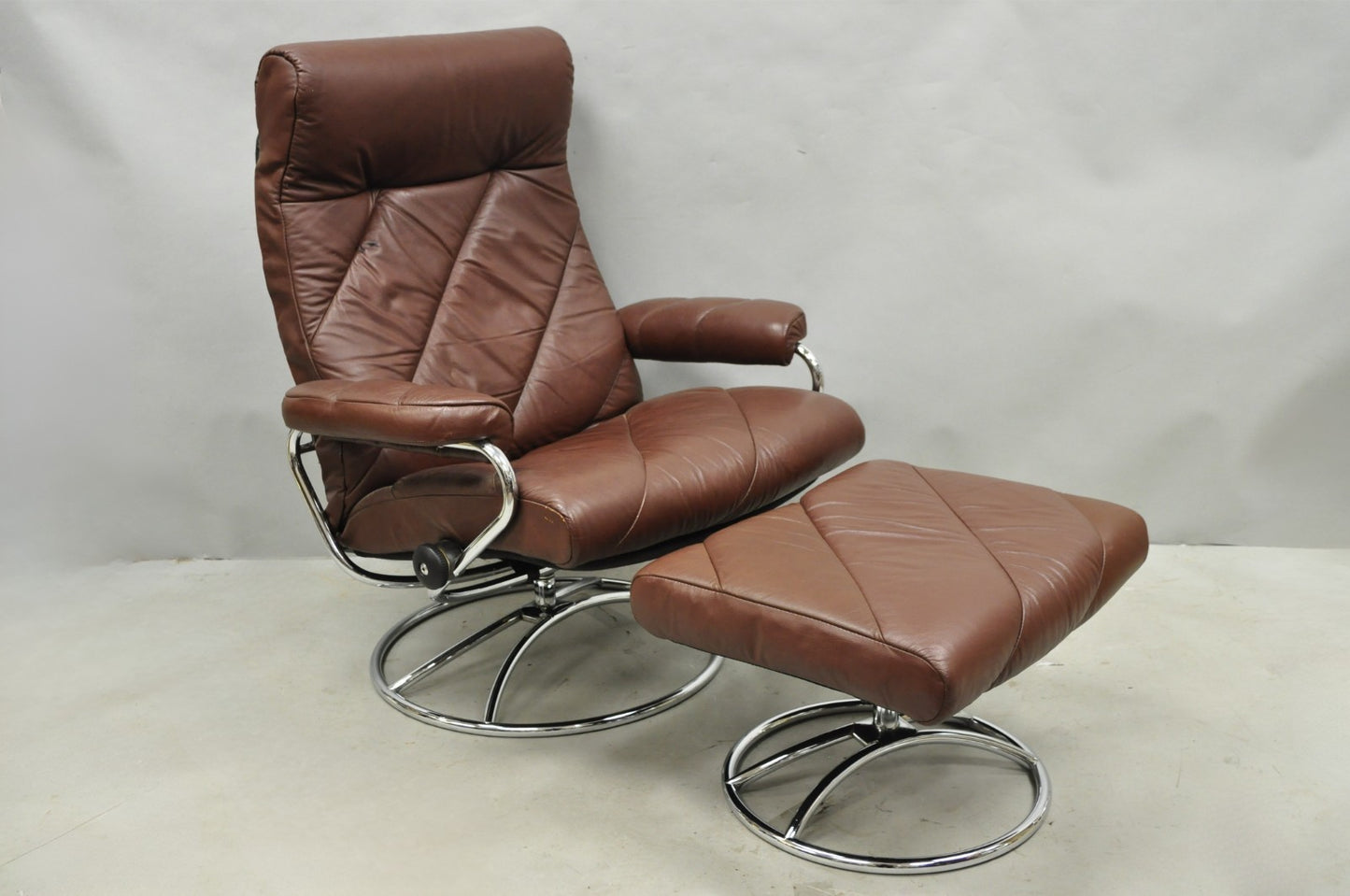 Vintage Ekornes Stressless Brown Leather Reclining Swivel Lounge Chair & Ottoman
