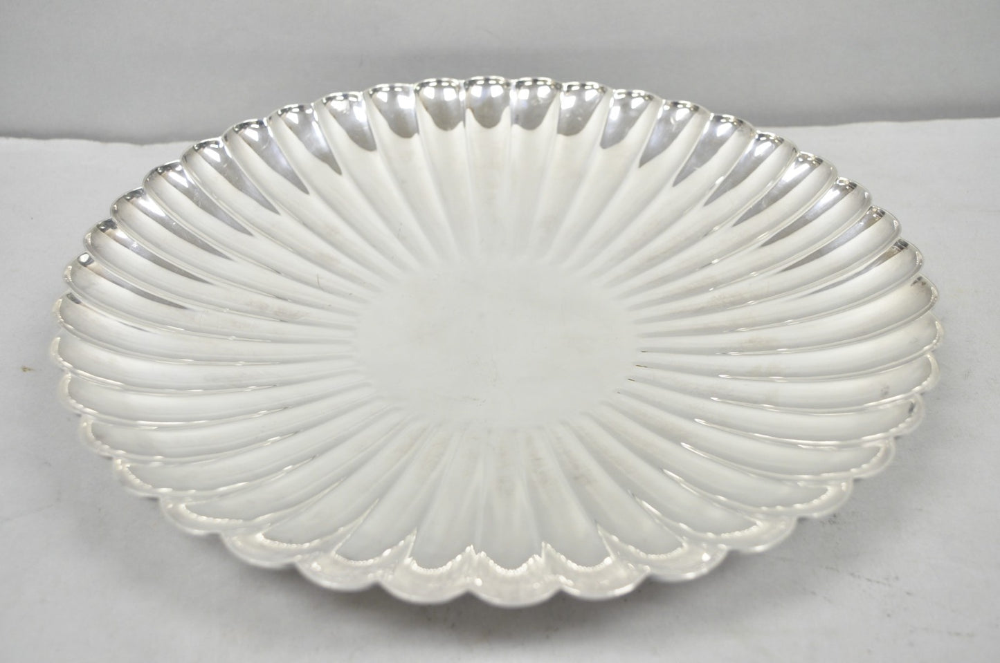 Reed & Barton 1853 Modern Silver Plated Scalloped 14" Round Dish Serving Platter