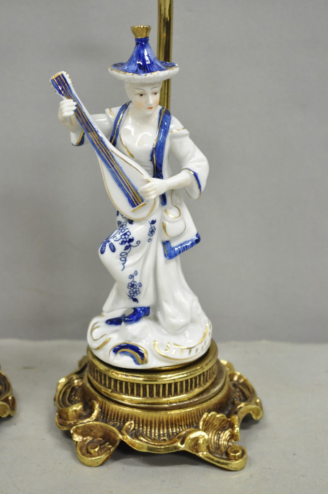 Vintage Chinoiserie Small Figural Porcelain Blue White Oriental Table Lamp Pair