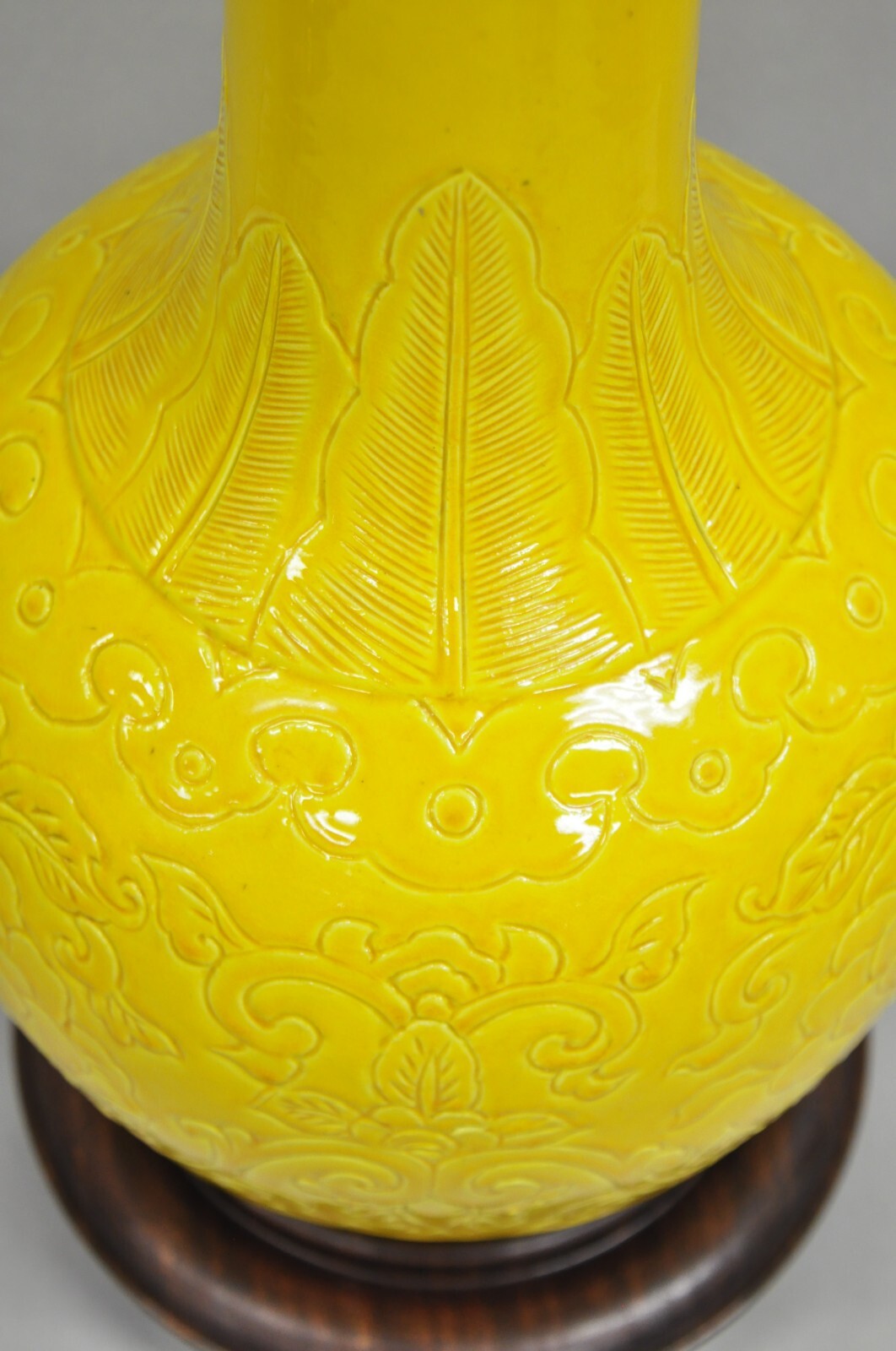 Warren Kessler Chinoiserie Chinese Yellow Porcelain Bulbous Vase Table Lamp