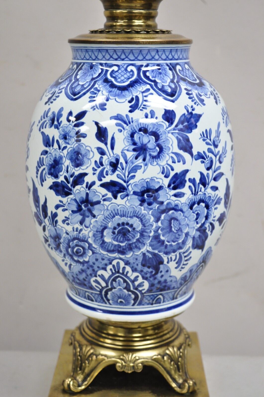 Vintage Chinoiserie Oriental Blue & White Brass & Porcelain Egg Table Lamp