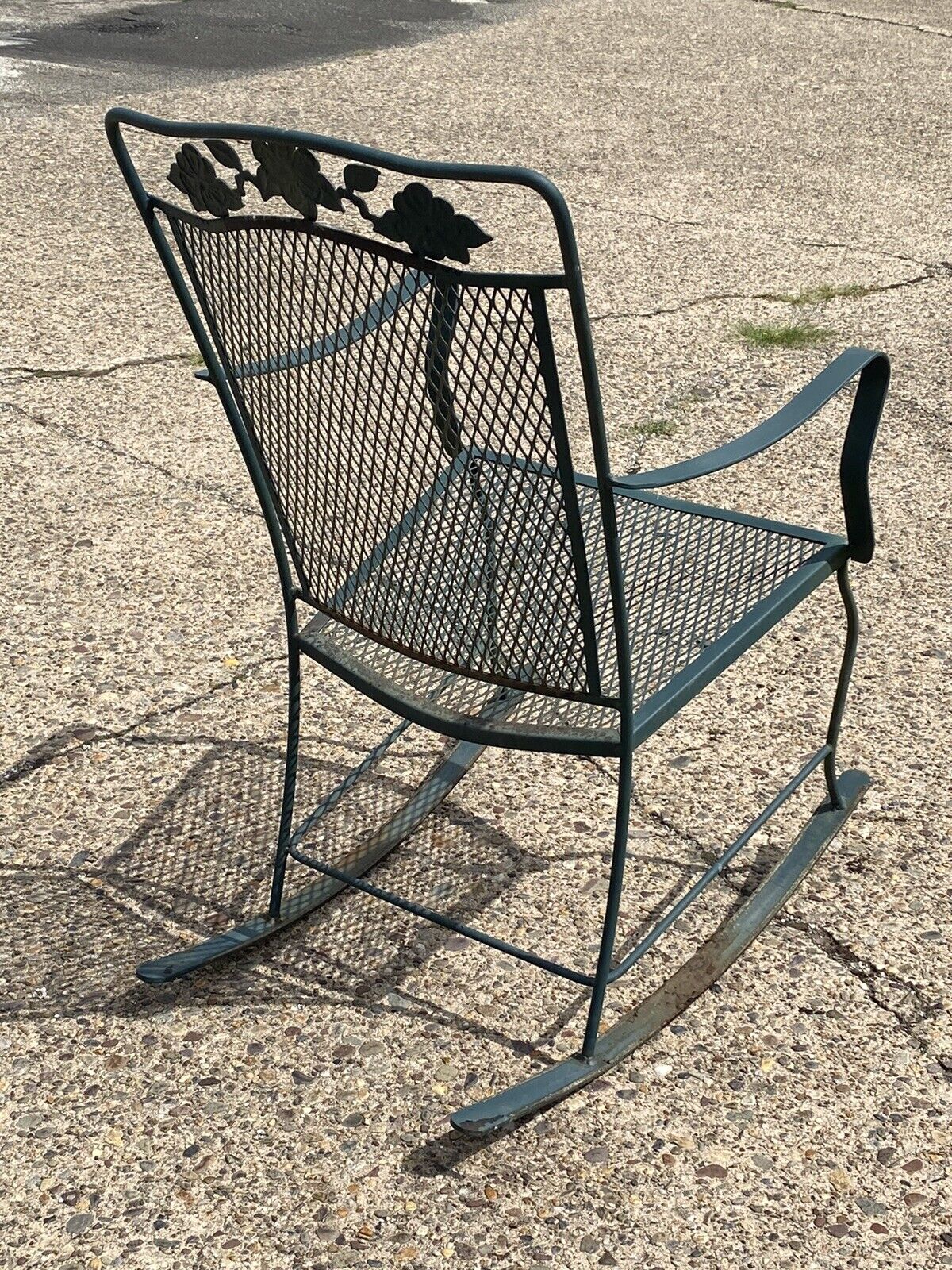 Vintage Wrought Iron Victorian Style Green Garden Patio Rocker Rocking Chair