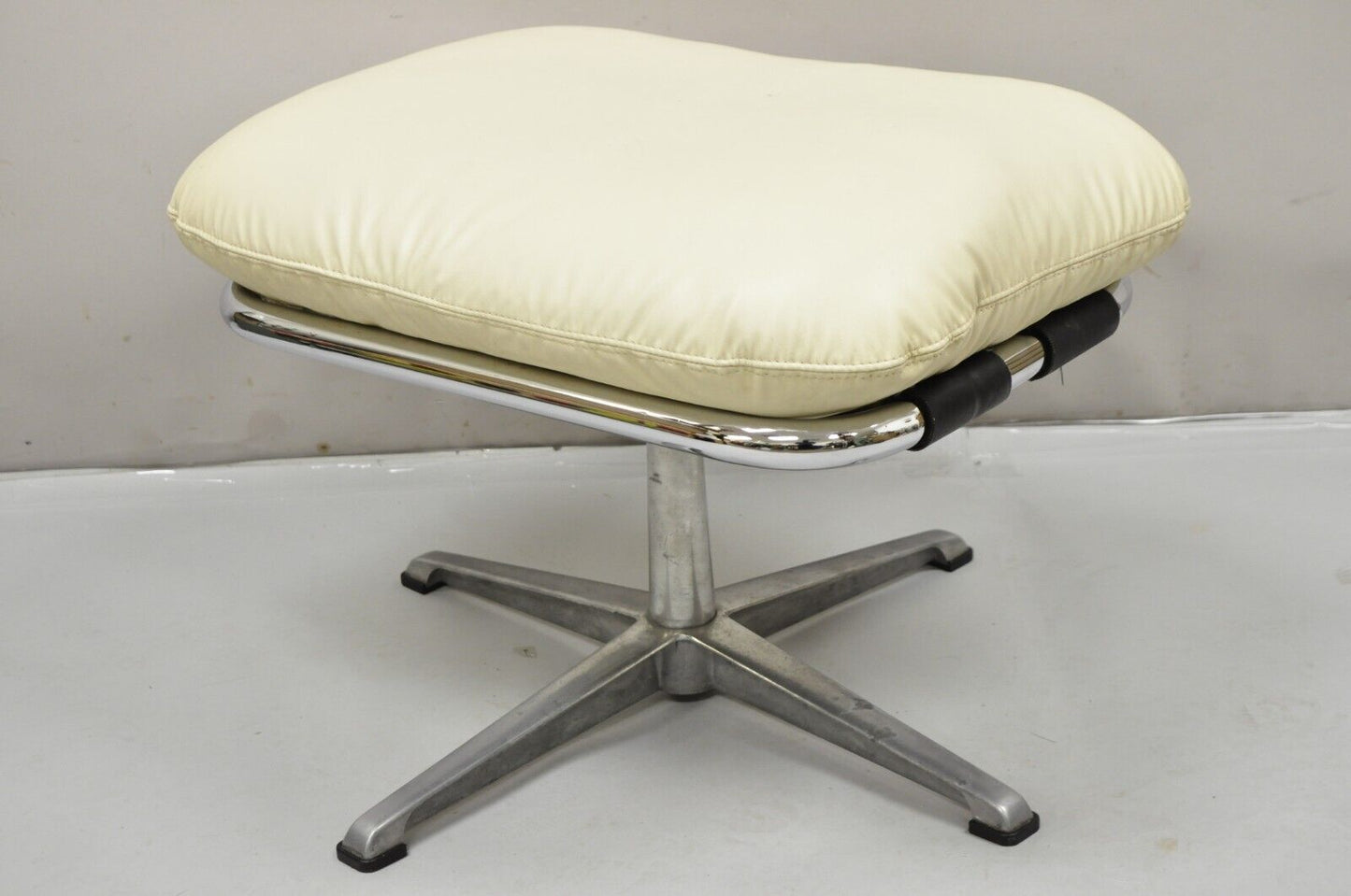 Vintage Directional Mid Century Modern Tubular Aluminum Base Swivel Ottoman