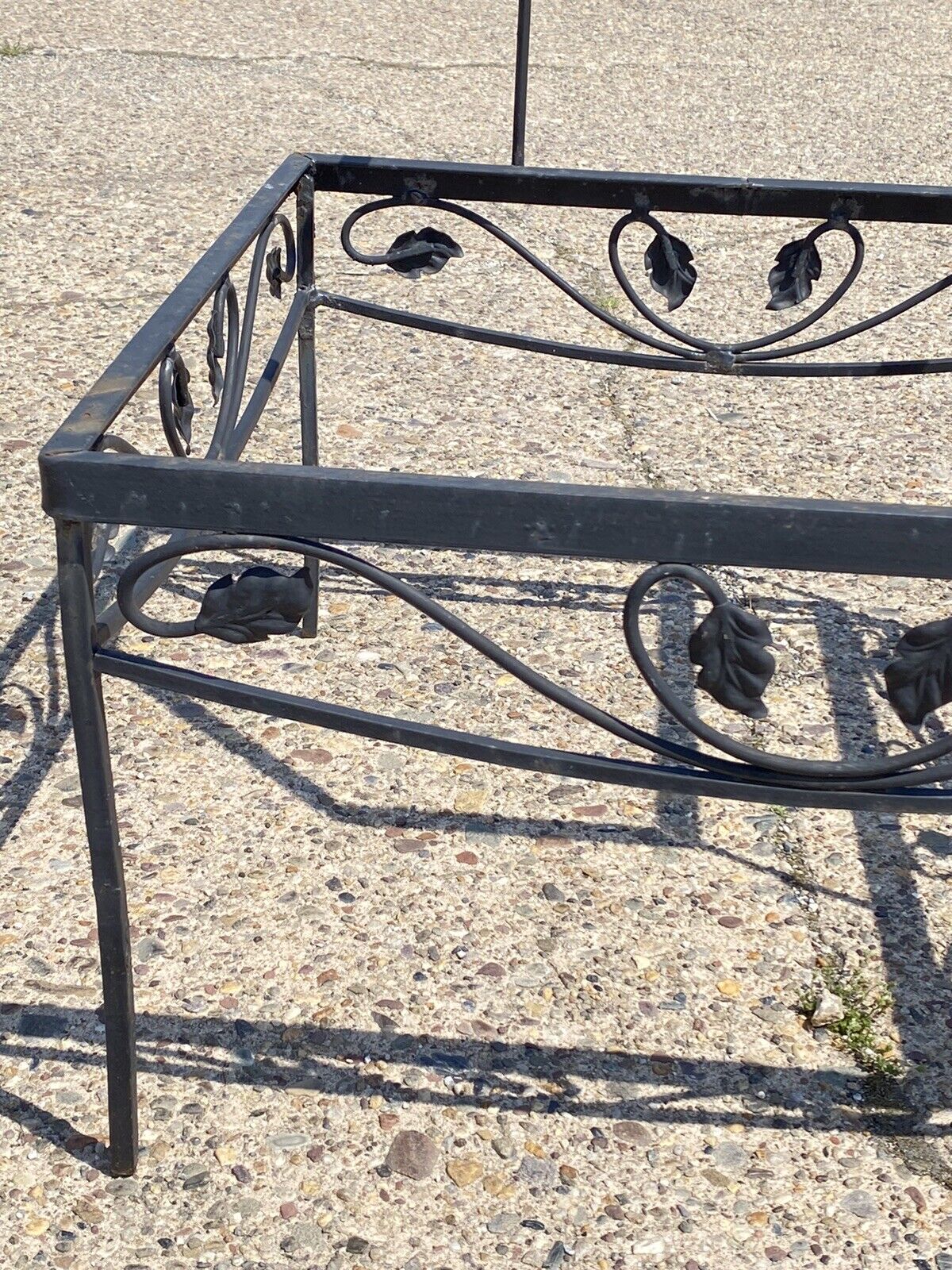 Vintage Woodard Scrolling Leaf Wrought Iron Patio Corner 2 Tier Coffee Table