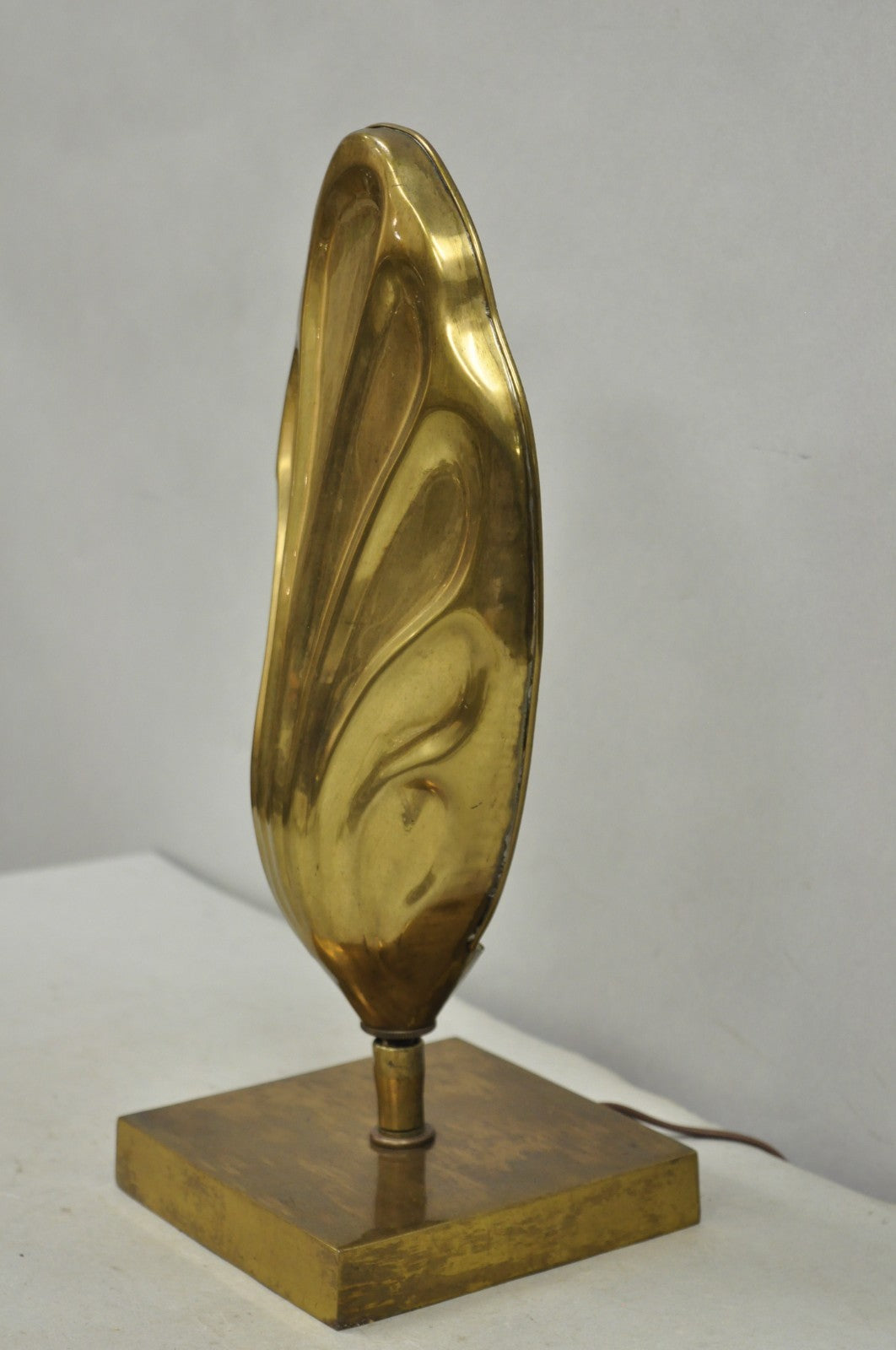 Vintage Chapman Hollywood Regency Burnished Brass Small Leaf Sconce Table Lamp