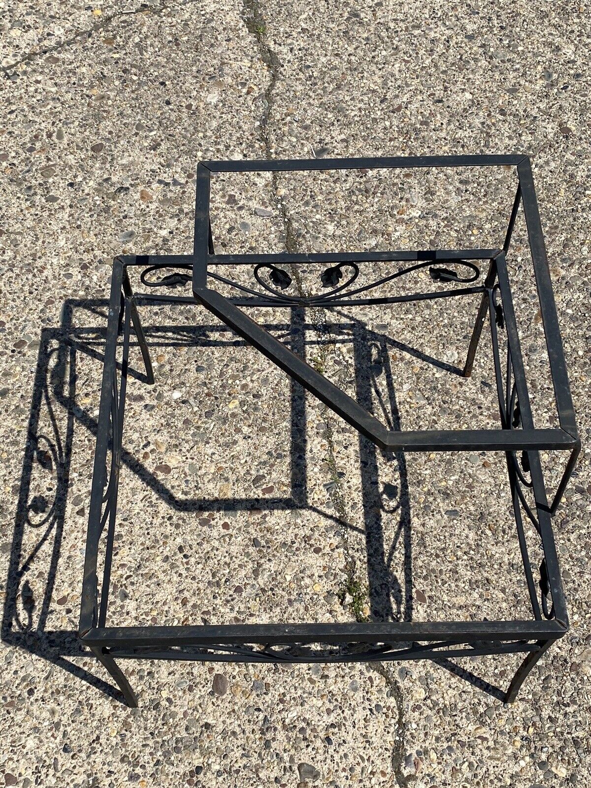 Vintage Woodard Scrolling Leaf Wrought Iron Patio Corner 2 Tier Coffee Table