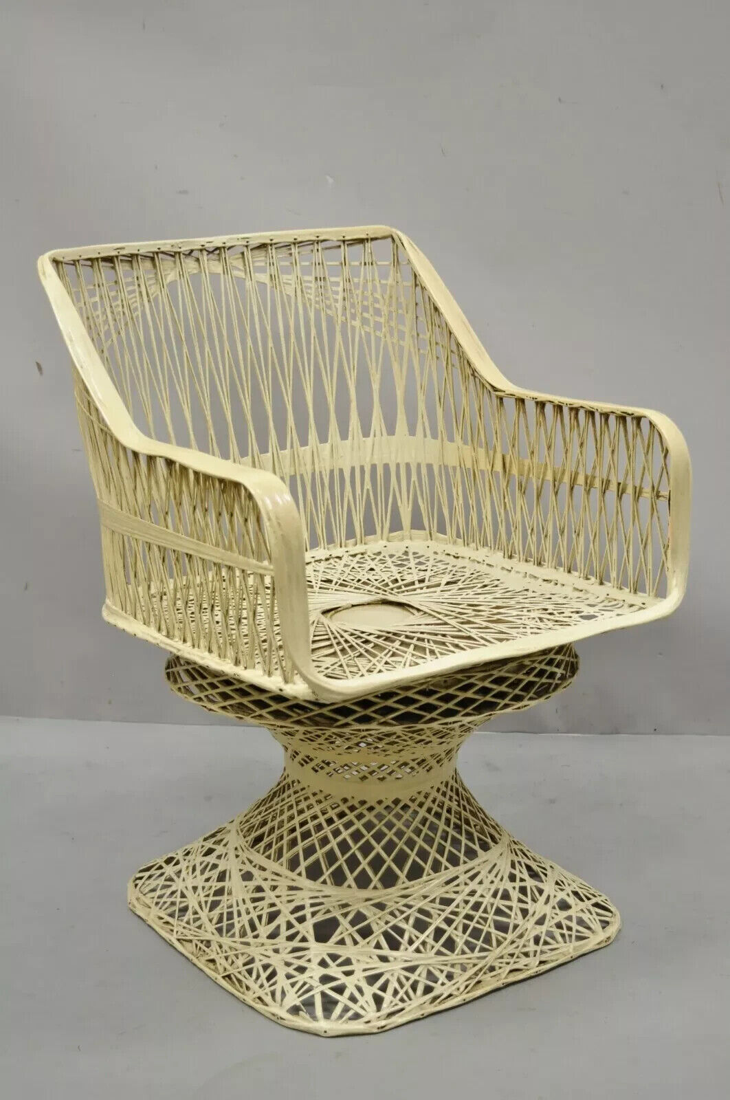 Vintage Russell Woodard Woven Spun Fiberglass MCM Swivel Seat Dining Arm Chair