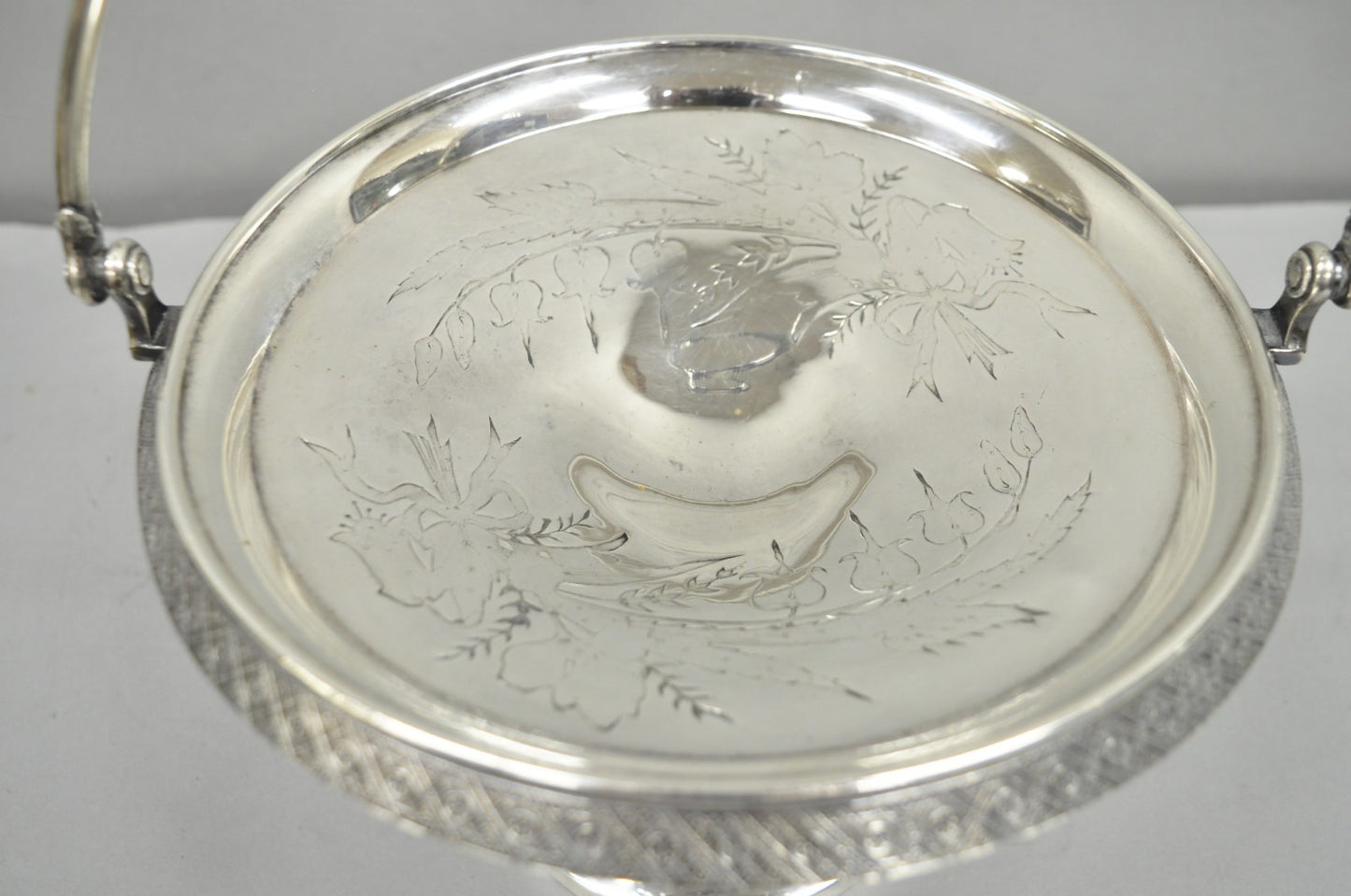 Antique Reed & Barton Victorian Silver Plated Pedestal Brides Basket w/ Handle