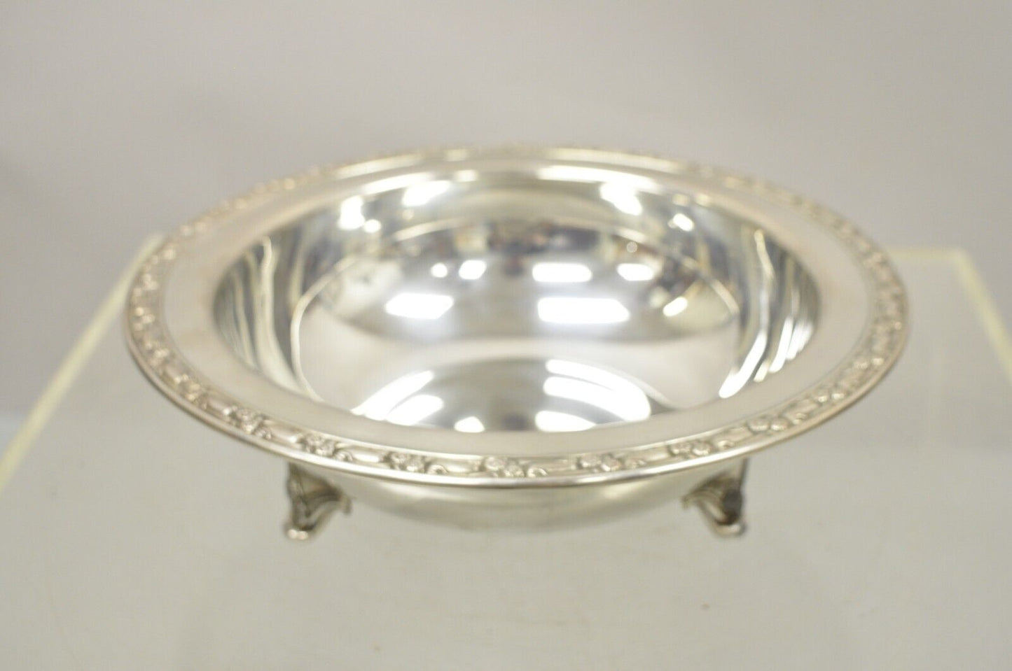 Vintage Oneida Ltd Rose Decorated Silver Plated 10.5" Round Serving Bowl Dish