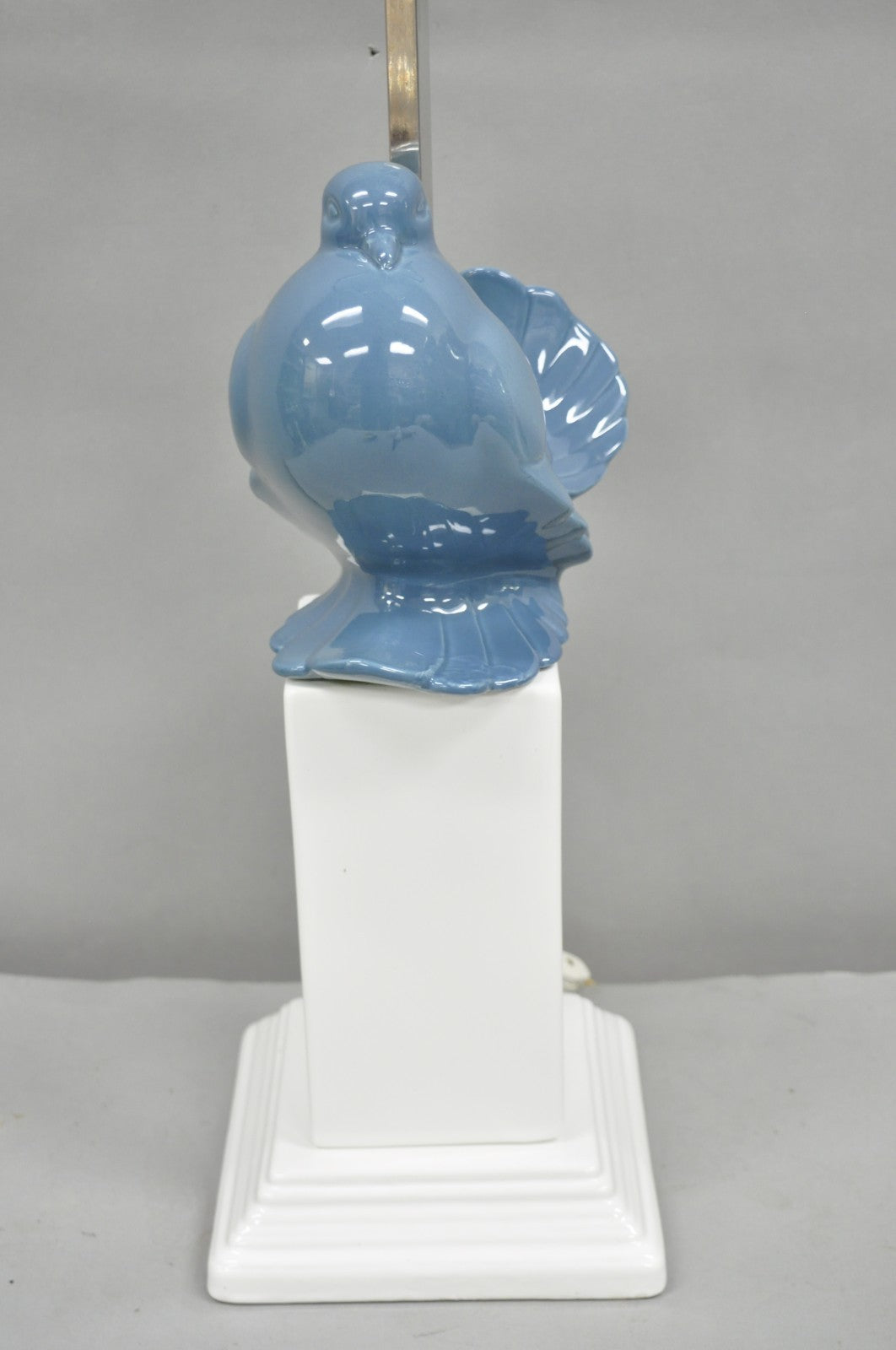 Vintage Chinoiserie Blue White Porcelain Hollywood Regency Dove Bird Table Lamp