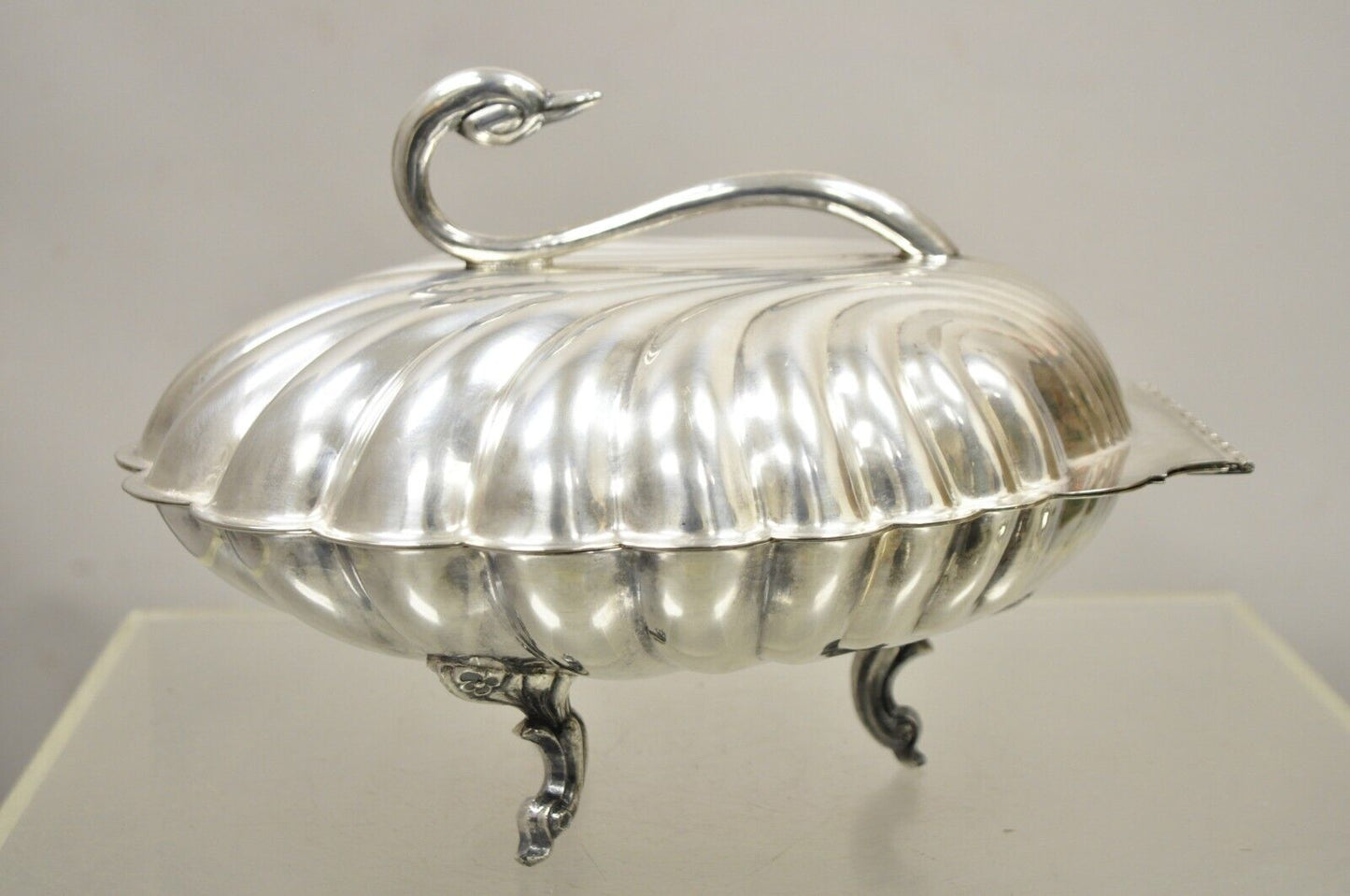 Leonard Silverplate Clam Shell Form Silver Plated Hinged Warmer with Swan Handle