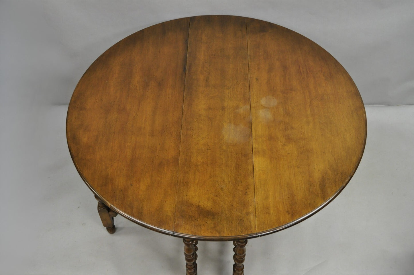 Antique William & Mary Large Round Dropleaf Maple Wood Gate Leg Dining Table