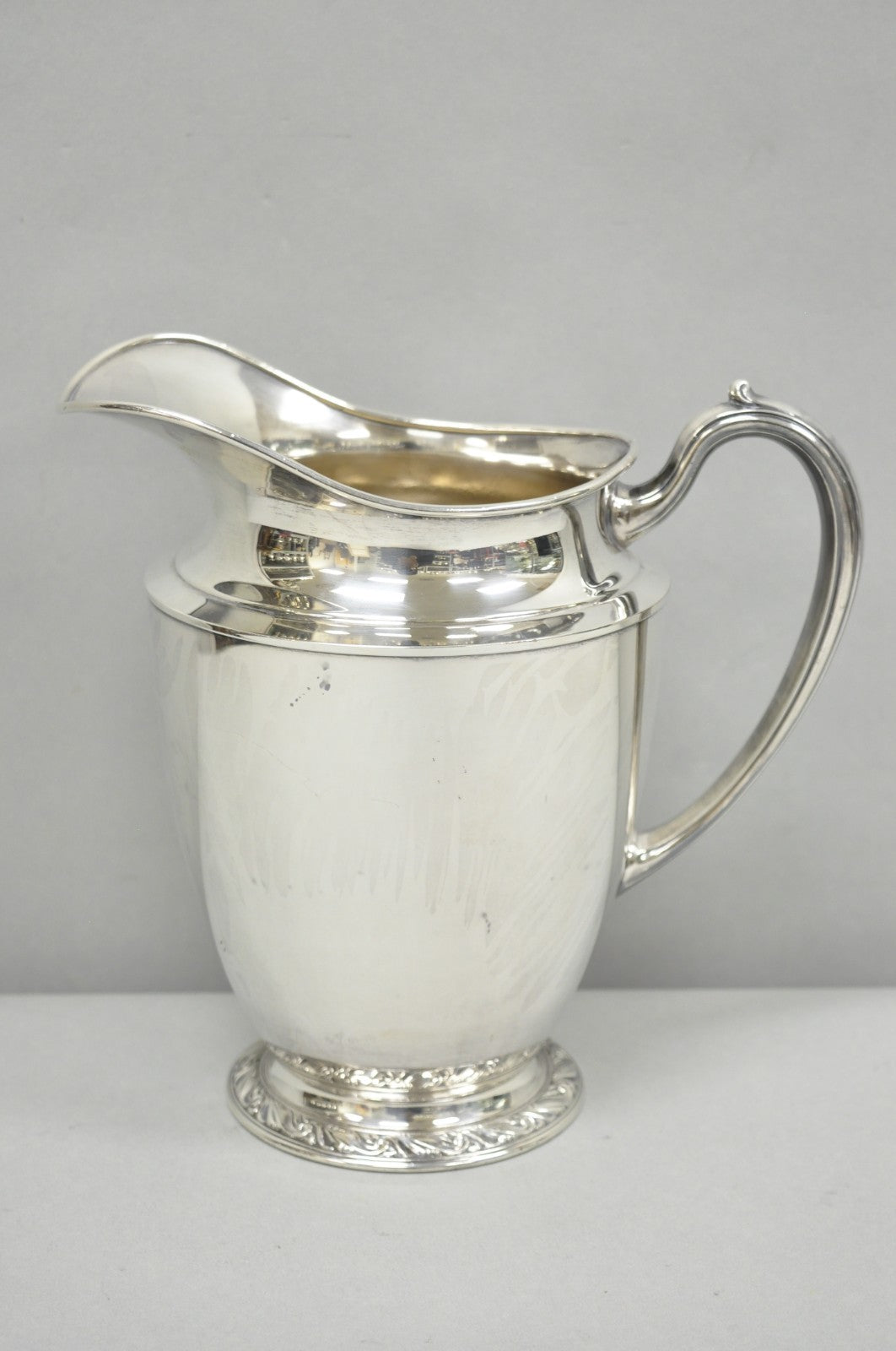 Vintage Oneida Briarcliff Victorian Silver Plated Water Pitcher