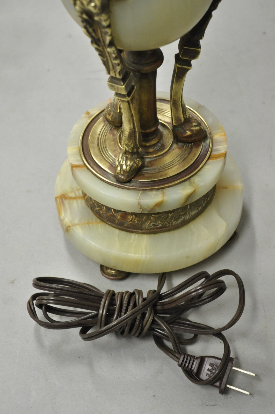 Antique French Neoclassical Louis XV Onyx Urn Figural Bronze Cherub Table Lamp