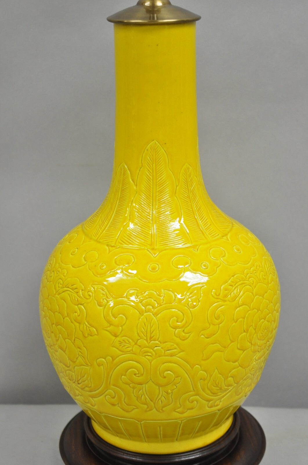 Warren Kessler Chinoiserie Chinese Yellow Porcelain Bulbous Vase Table Lamp