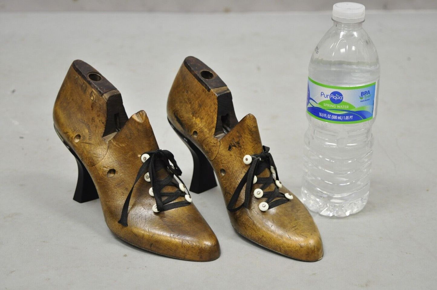 Antique Mobbs & Lewis Ltd Wooden English Shoe Lasts Womens Heel - a Pair