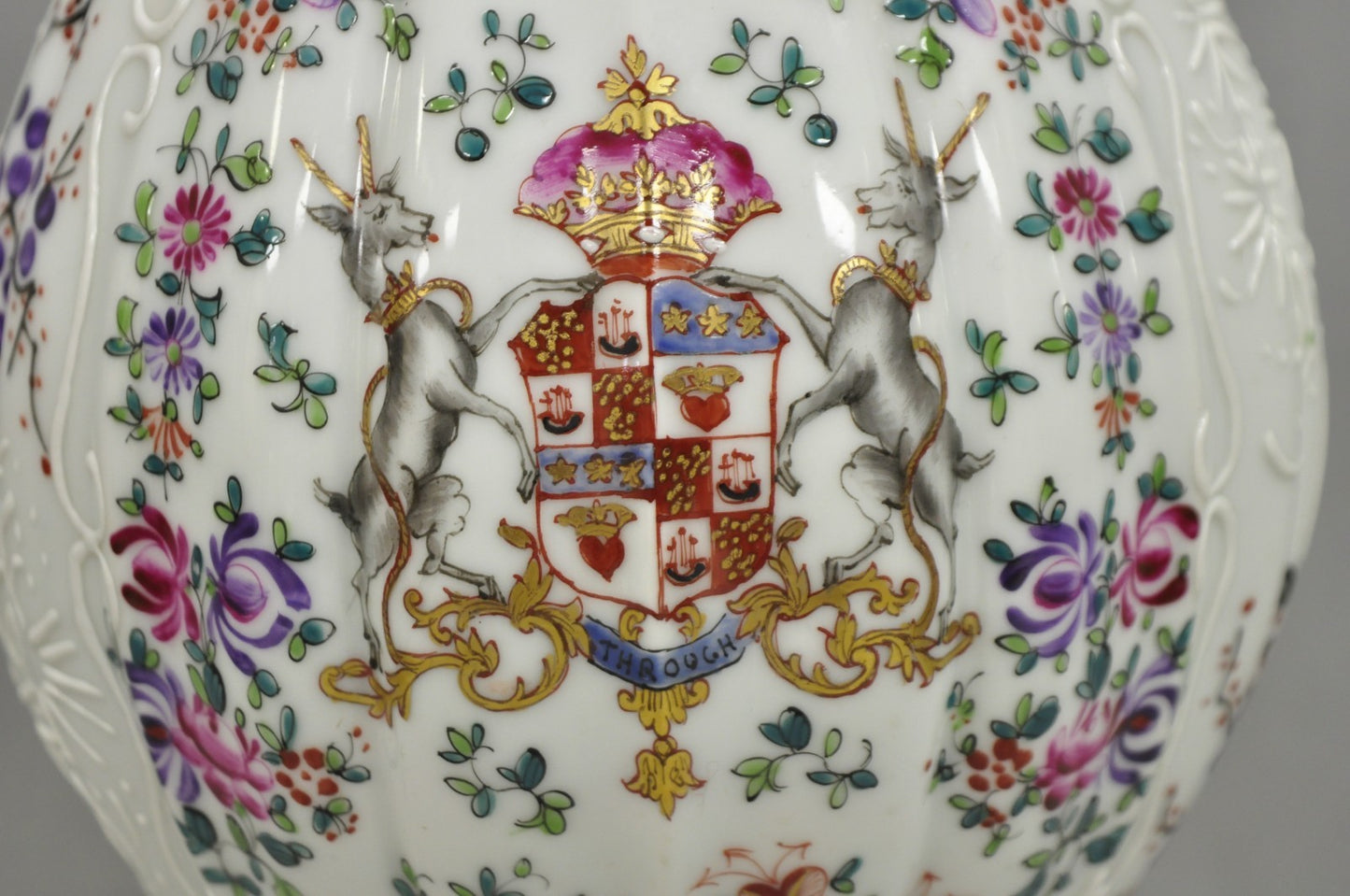 English Victorian Armorial Porcelain Hand Painted Chinese Export Table Lamp