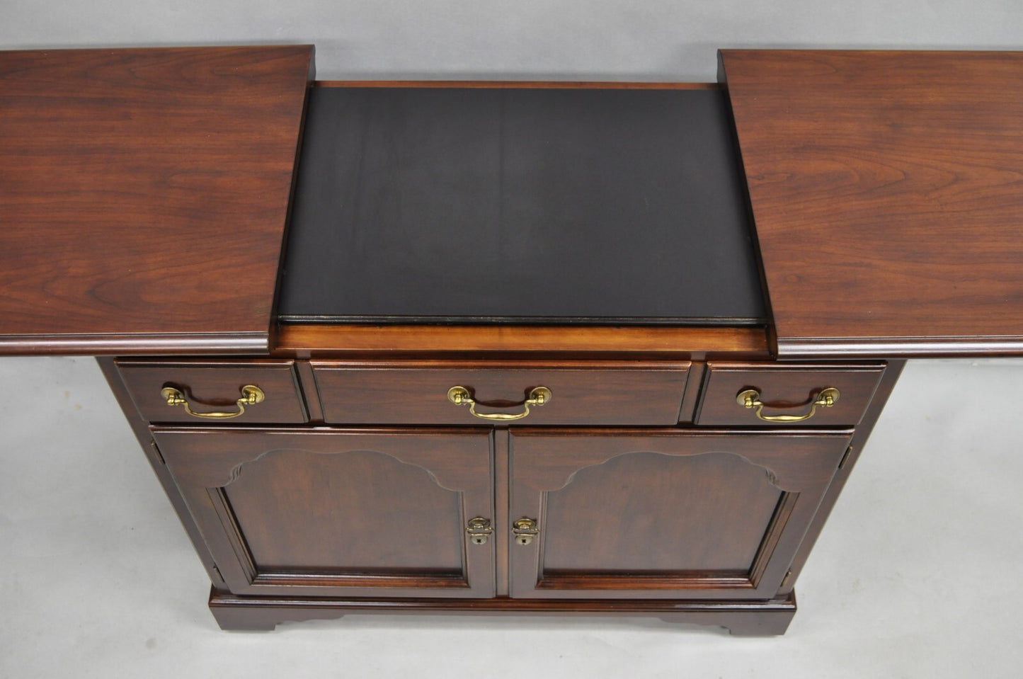 Vintage Drexel Heritge Georgian Style Cherry Wood Dry Bar Server Cabinet