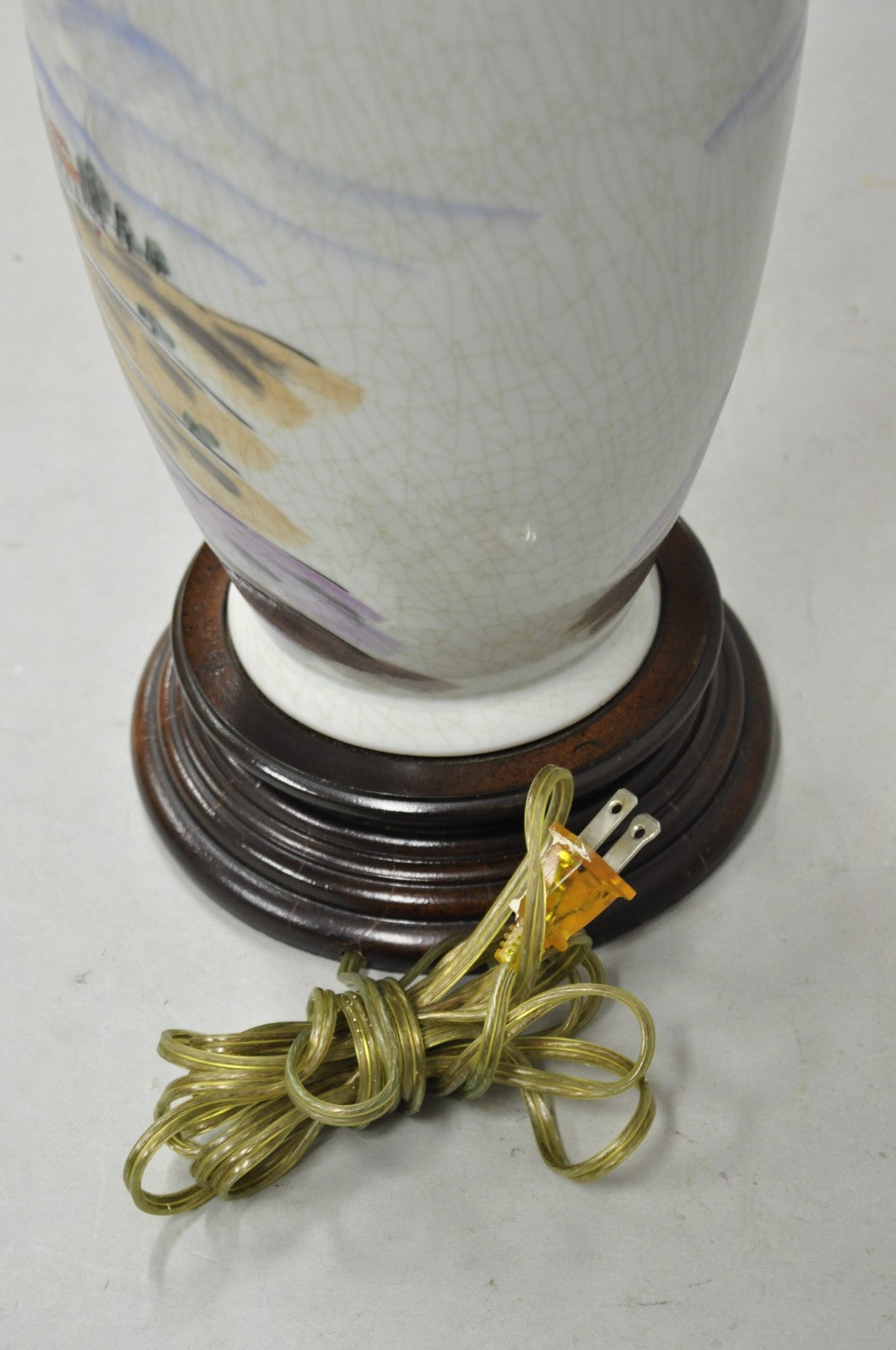 Vintage Chinoiserie Chinese Porcelain Jardiniere Table Lamp w Painted Crane Bird