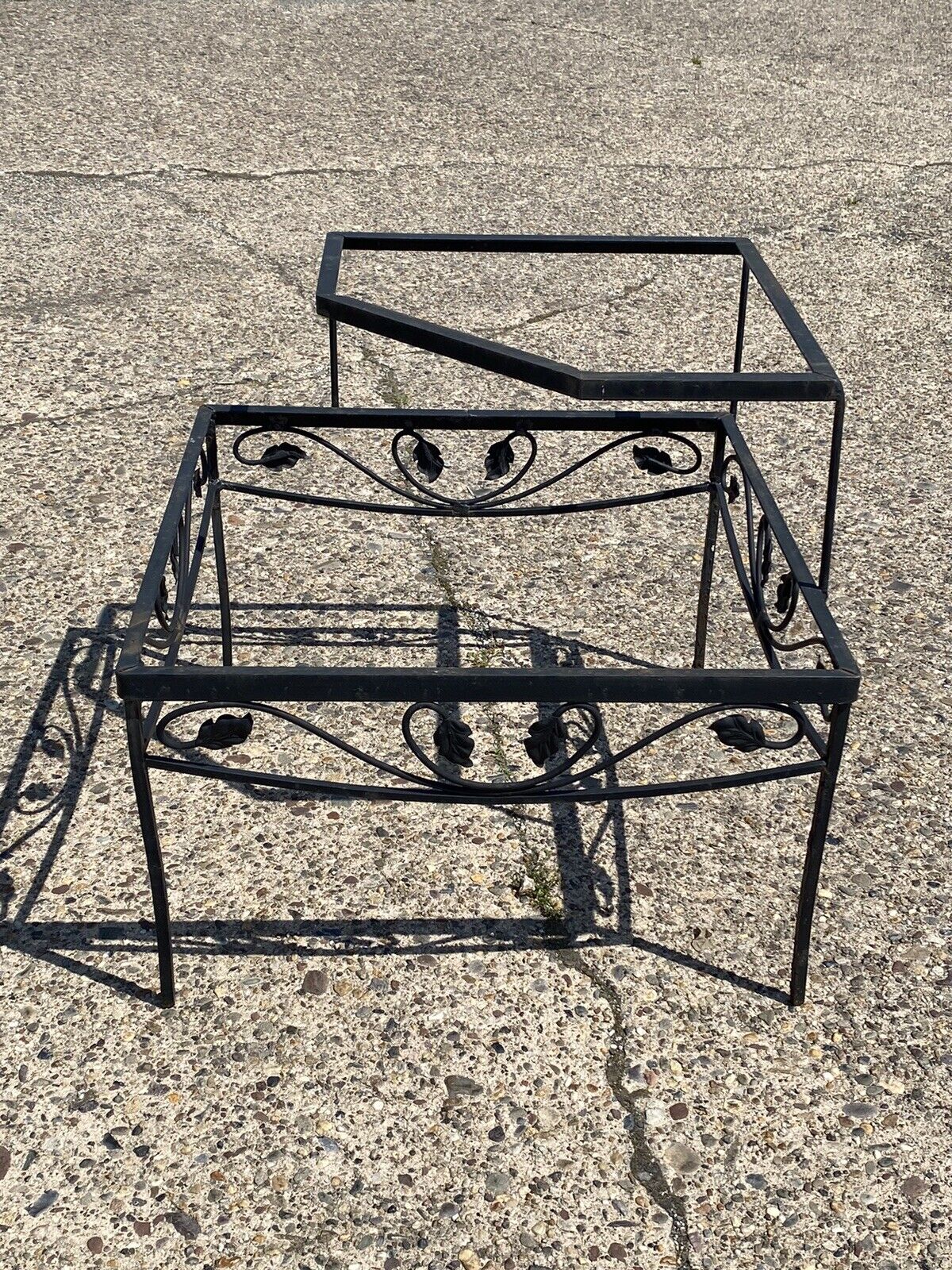 Vintage Woodard Scrolling Leaf Wrought Iron Patio Corner 2 Tier Coffee Table