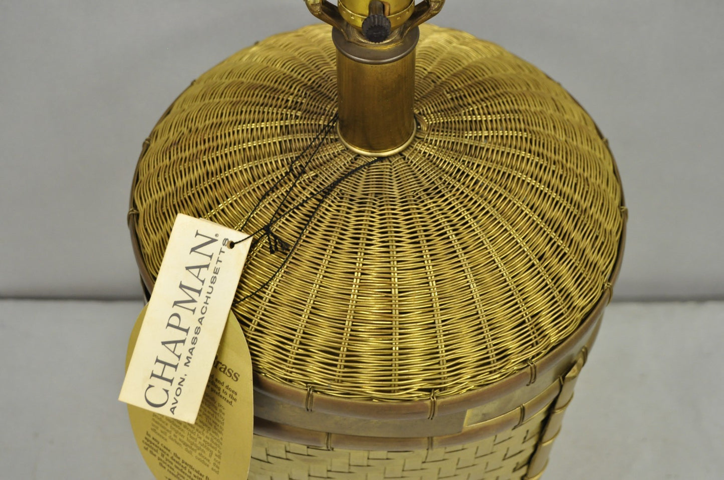 Vintage Chapman Hollywood Regency English Style Brass Woven Basket Table Lamp