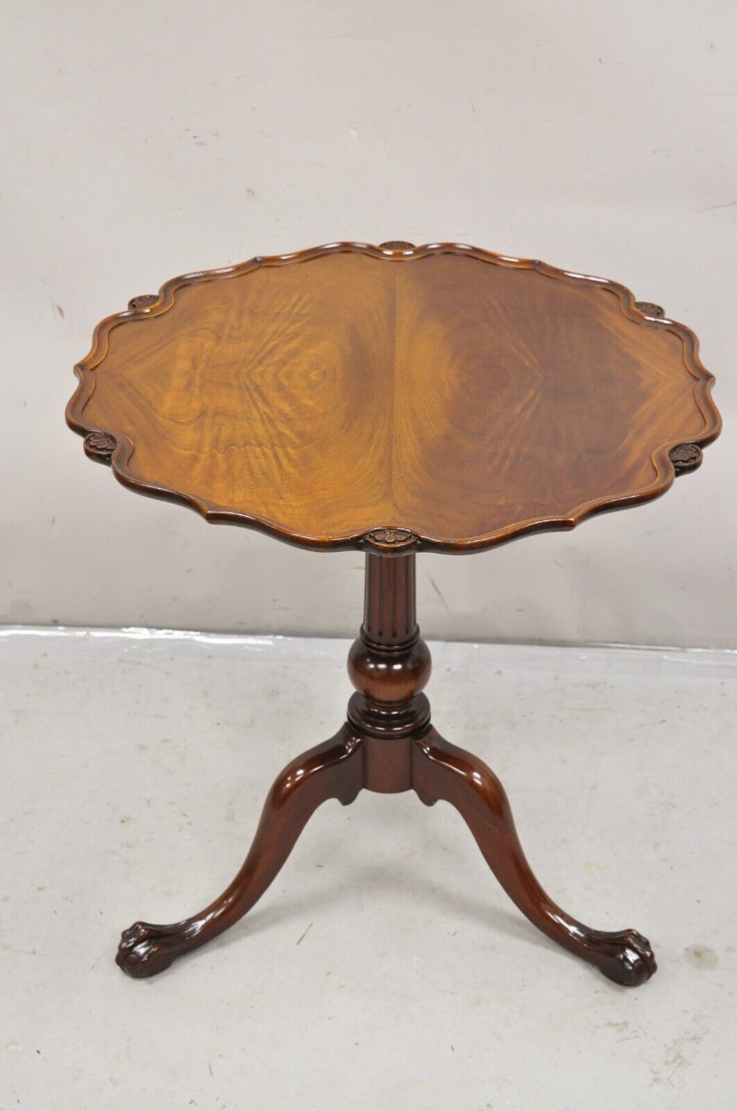 Vintage Mahogany Chippendale Georgian Style Round Pie Crust Pedestal Side Table