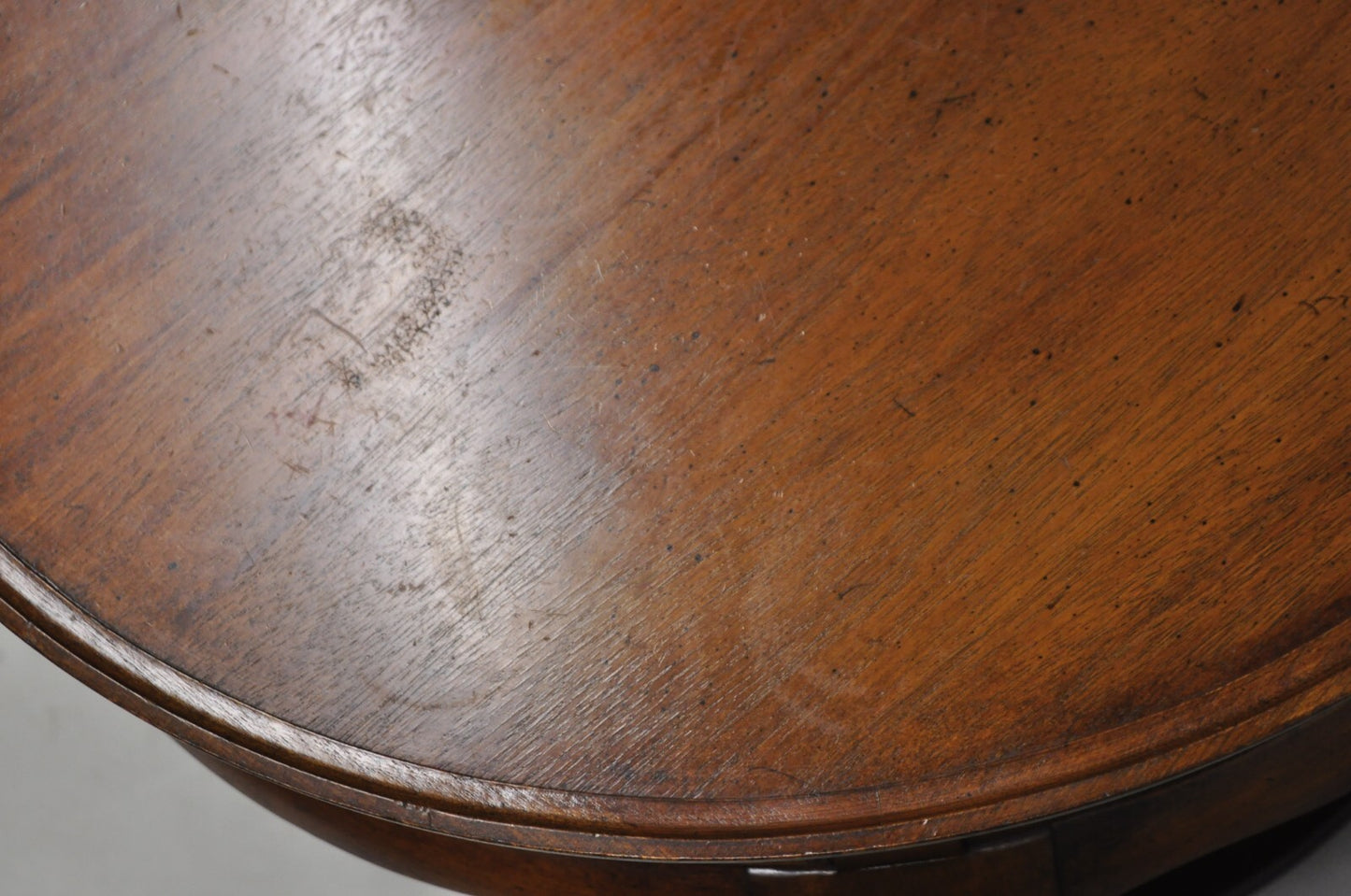 Vintage English Queen Anne Style Round Walnut Wood Lamp Side Table by Hekman