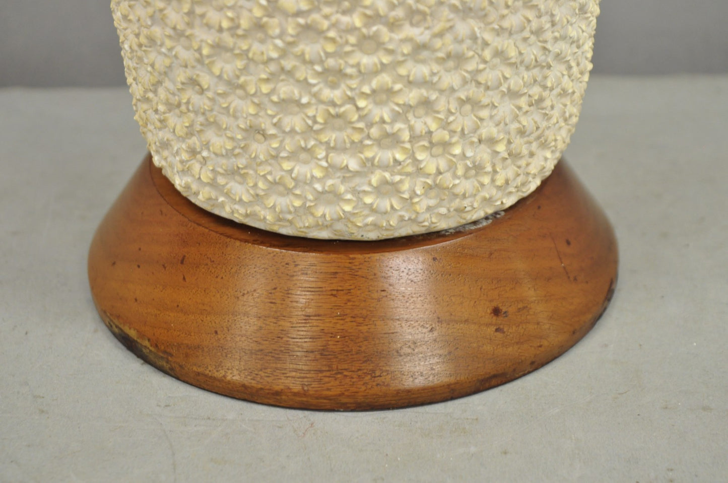 Vintage Mid Century Danish Modern FAIP Plaster Ceramic Daisy Flower Table Lamp