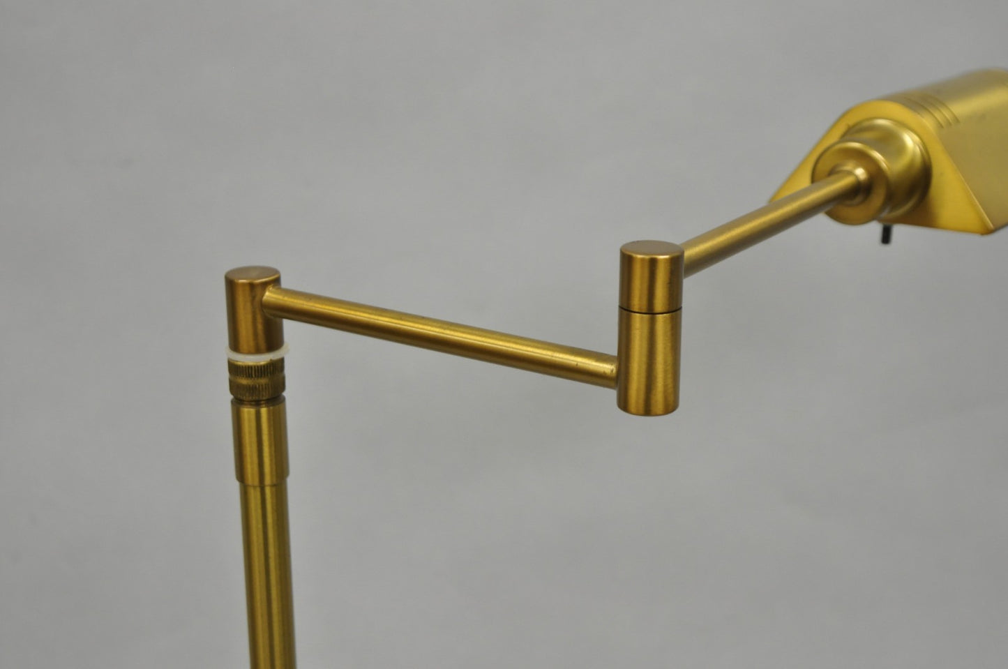 Modern Holtkötter Leuchten Adjustable Brass Pharmacy Reading Task Floor Lamp