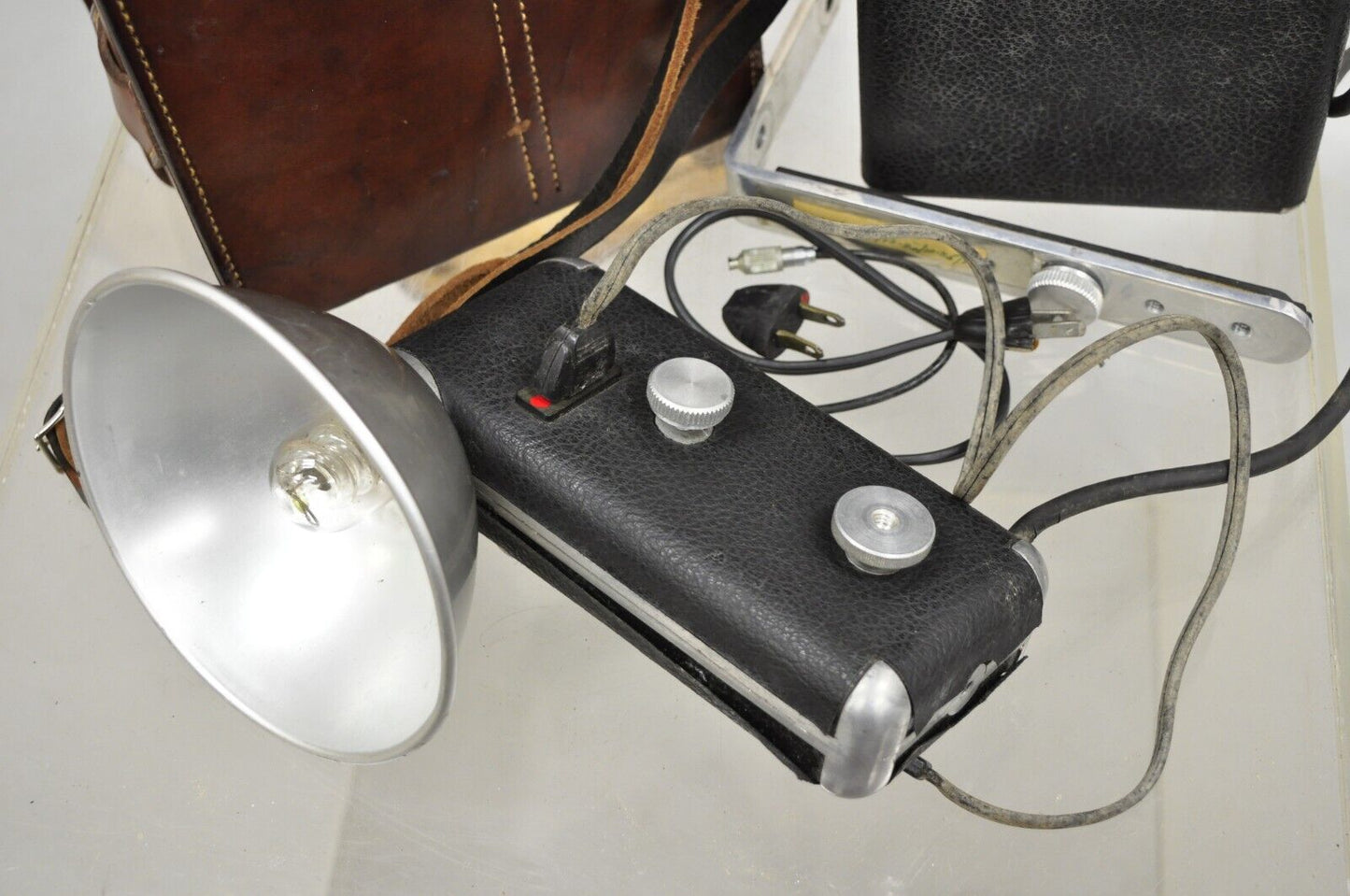 Vintage Sun Lite II Speed Flash and Portable Battery Pack in Brown Leather Case