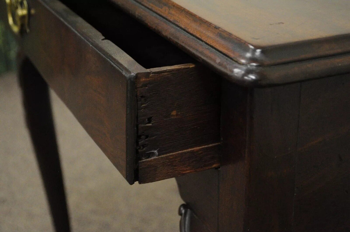 Antique English Georgian Queen Anne Shell Carved Mahogany Console Hall Table