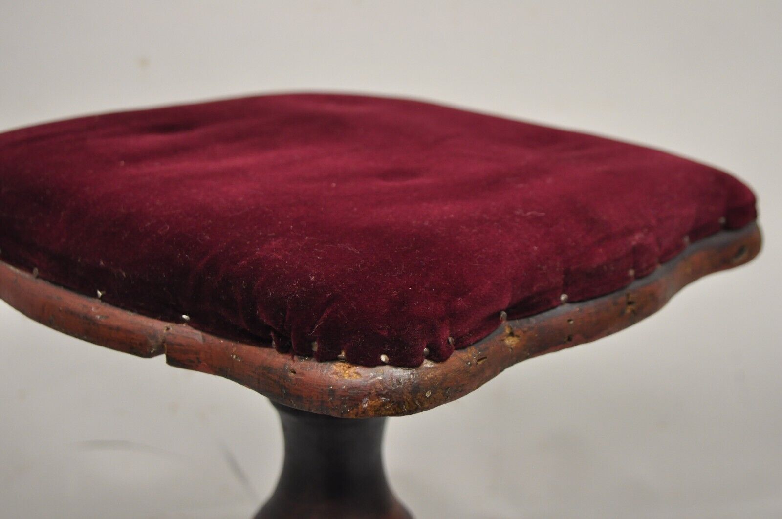 Antique American Victorian Cast Iron and Wood Tripod Pedestal Adjustable Stool