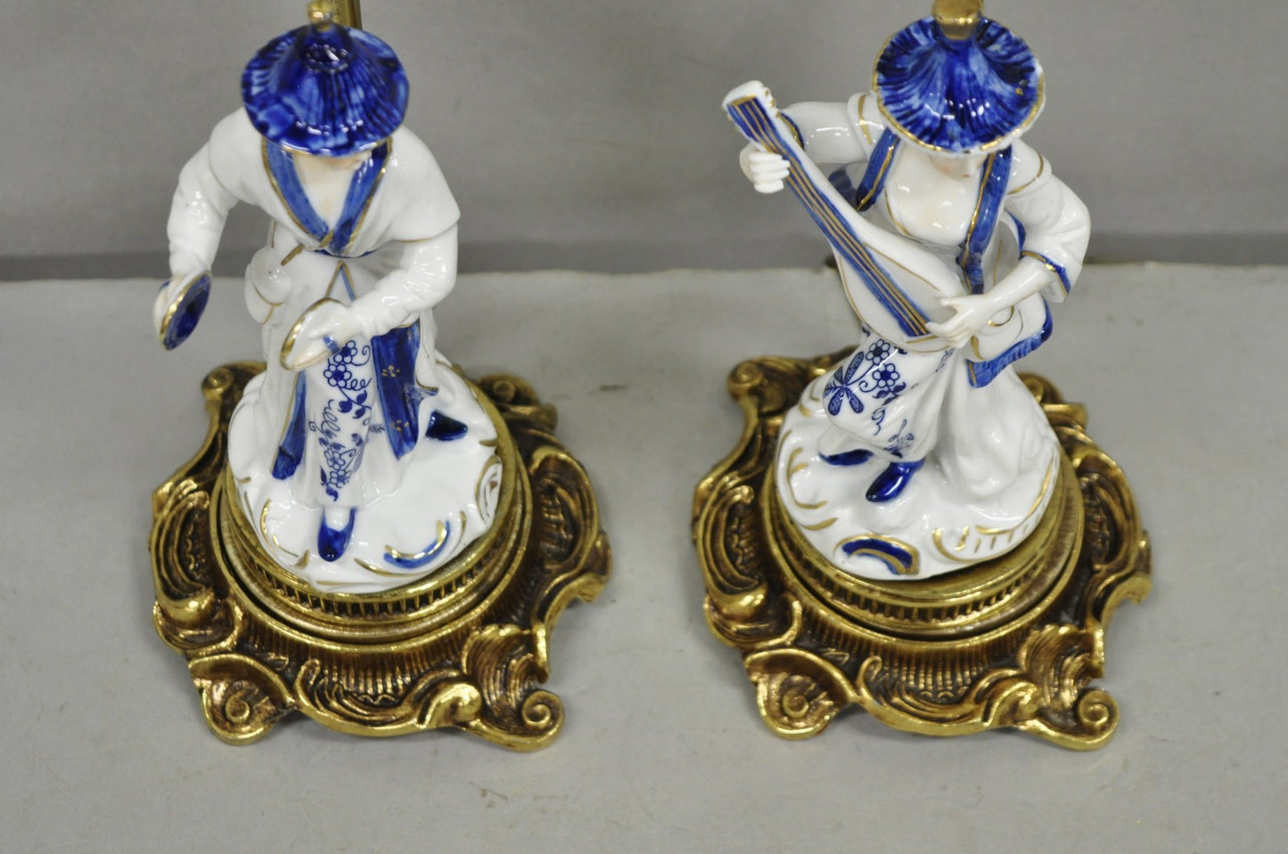 Vintage Chinoiserie Small Figural Porcelain Blue White Oriental Table Lamp Pair
