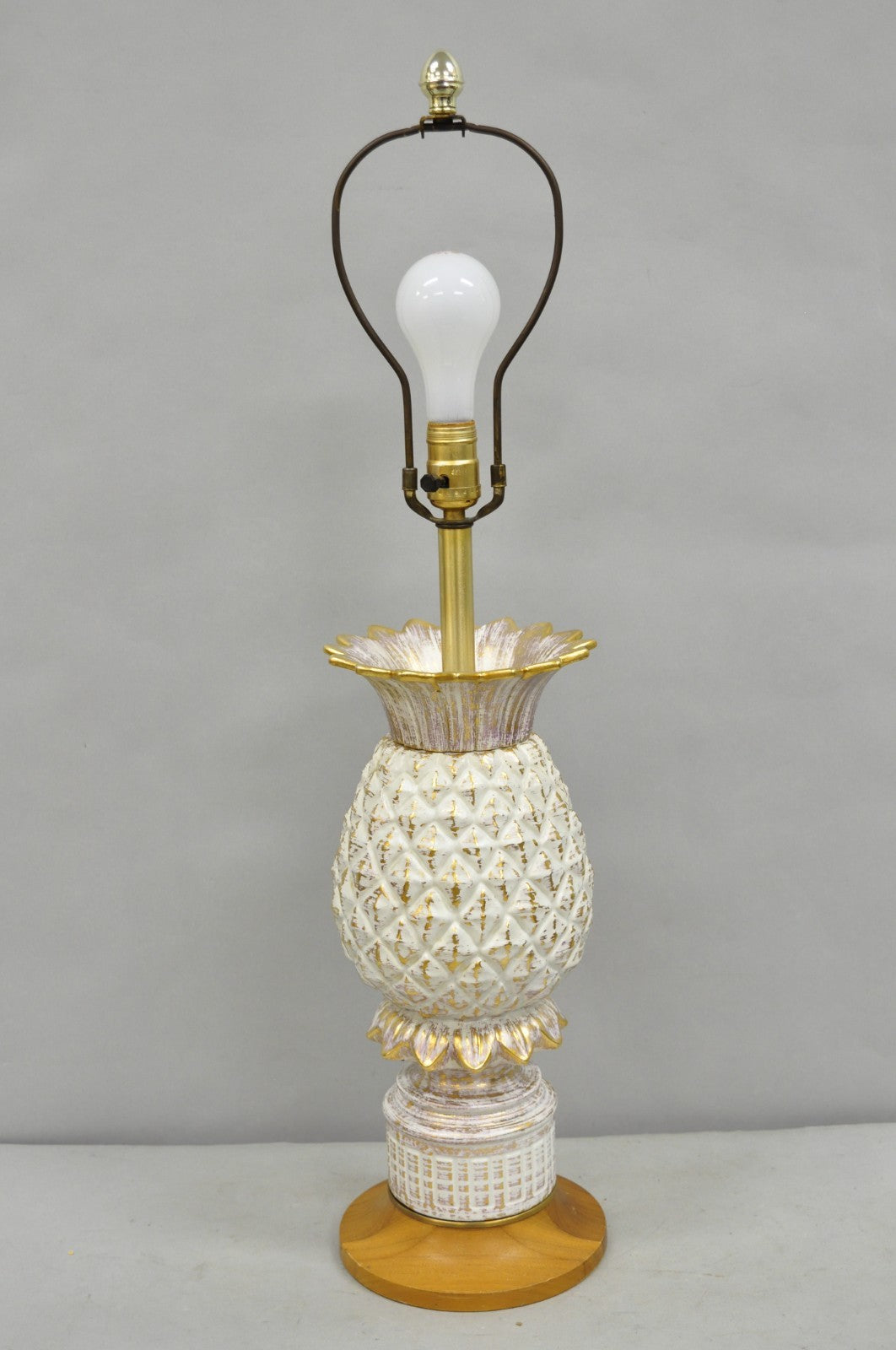 Vintage Italian Hollywood Regency White Porcelain Ceramic Pinneaple Table Lamp