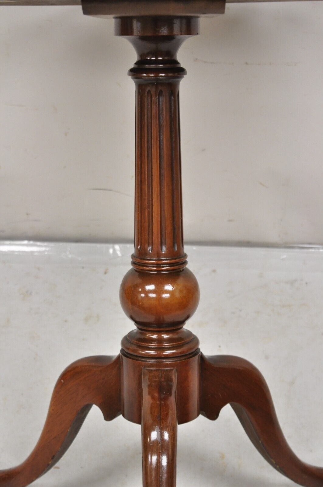 Vintage Mahogany Chippendale Georgian Style Round Pie Crust Pedestal Side Table