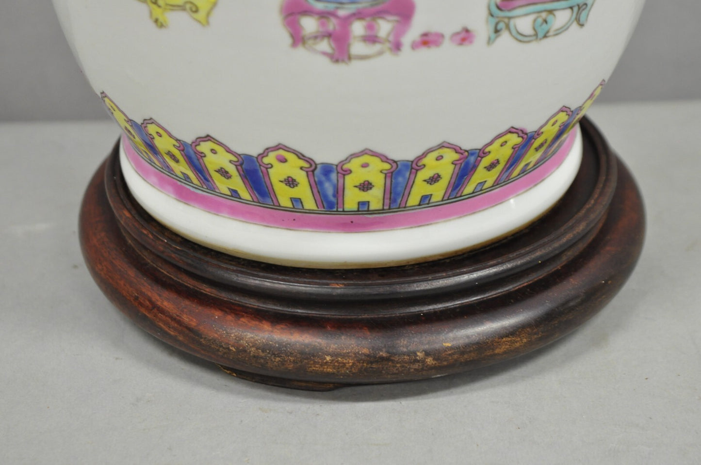 Vintage Chinese Hand Painted Porcelain Jardinierie Floral Chinoiserie Table Lamp