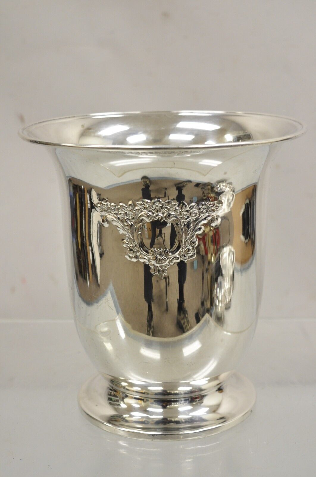 Oneida Victorian Style Silver Plated Embossed Champagne Chiller Ice Bucket