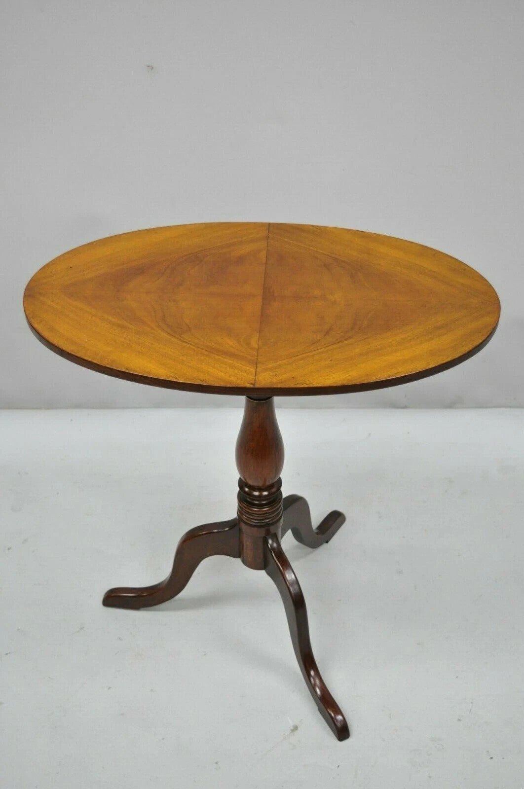 Antique Queen Anne Federal Style Mahogany Oval Tilt Top Side Tea Table