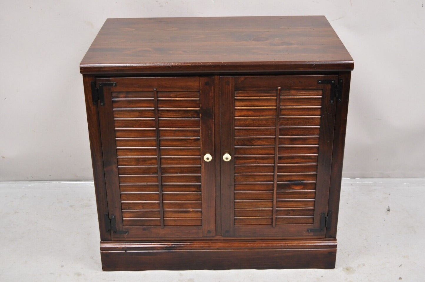 Ethan Allen Old Tavern Antiqued Pine Wood Record Entertainment Music Cabinet