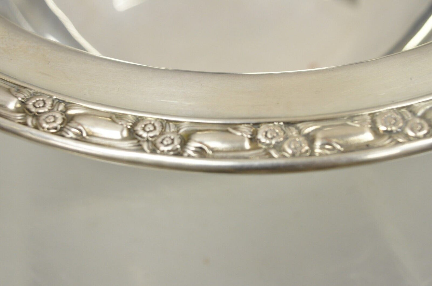 Vintage Oneida Ltd Rose Decorated Silver Plated 10.5" Round Serving Bowl Dish
