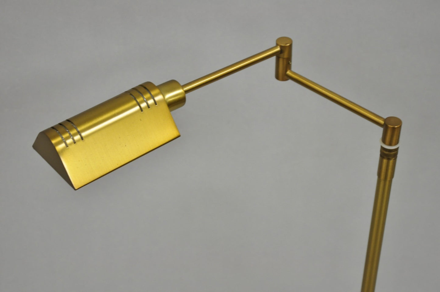 Modern Holtkötter Leuchten Adjustable Brass Pharmacy Reading Task Floor Lamp