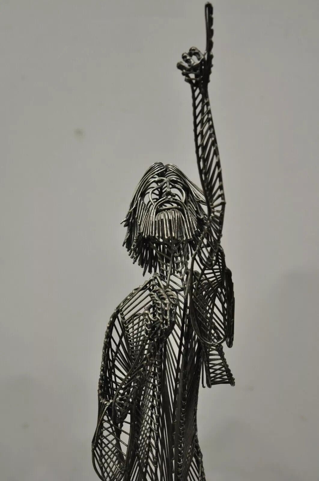 Tom & Bob Bennett 25" Wire Metal Sculpture of Jesus Man on Knees Pointing Up