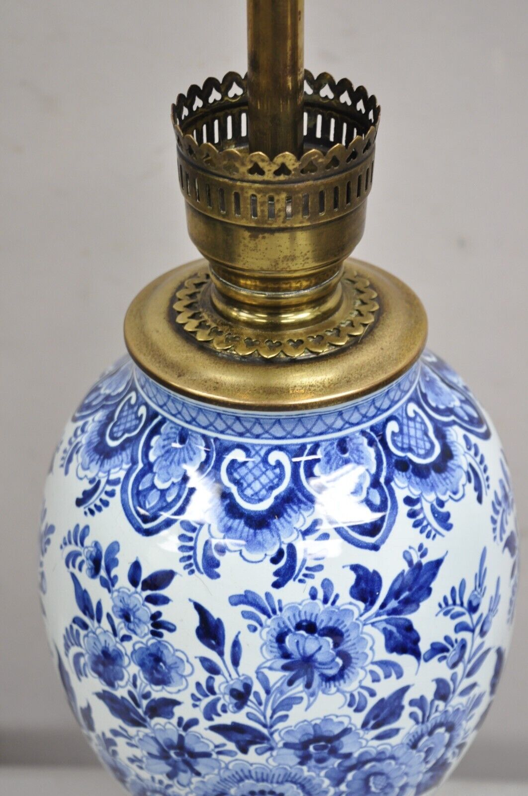 Vintage Chinoiserie Oriental Blue & White Brass & Porcelain Egg Table Lamp